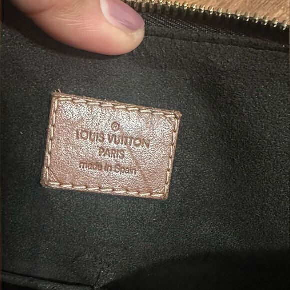 Louis Vuitton Pallas MM (feel free to make an offer) - Picture 13 of 16